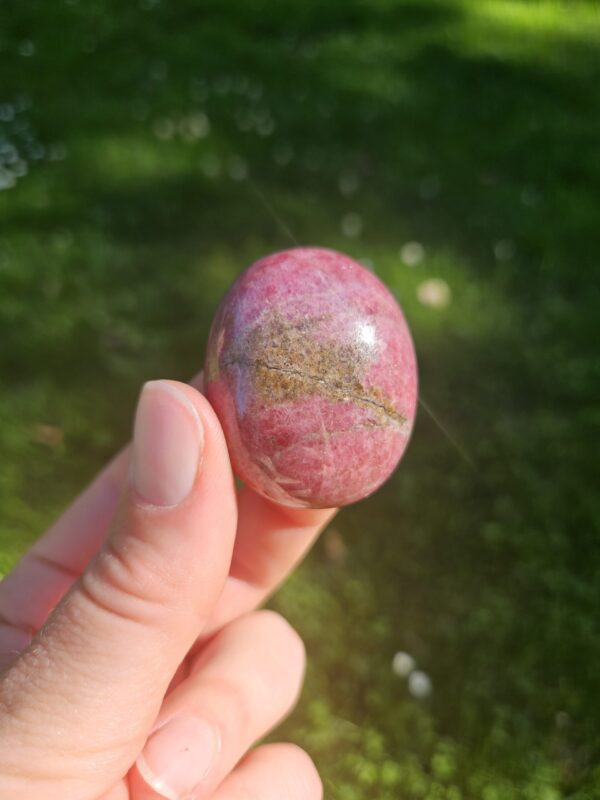 Rhodonit Yin/Yang palmstone #2