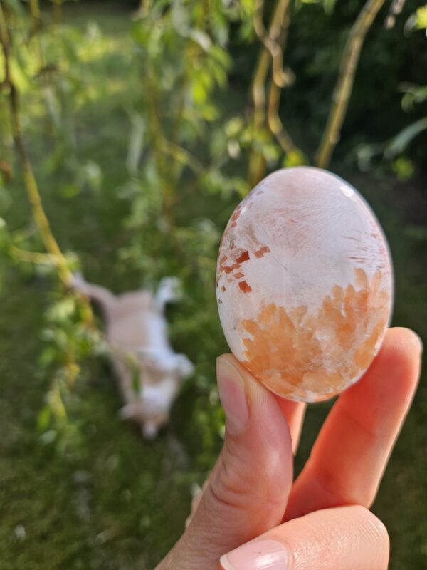 Pink Scolesit med Stilbit palmstone #2