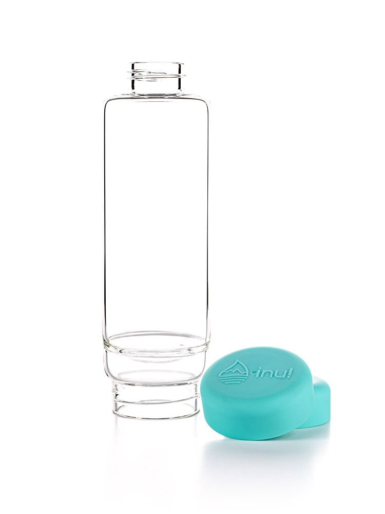 Glas drikkedunk/flaske med krystaller, designet til at tilføre energi fra krystaller, som fremmer heling, balance og positivitet, og strukturere dit drikkevand.
