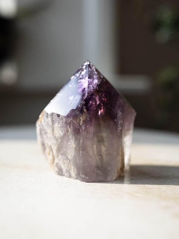 Ametyst spids – spirituel klarhed, indre ro og støtte til meditation og bedre søvn