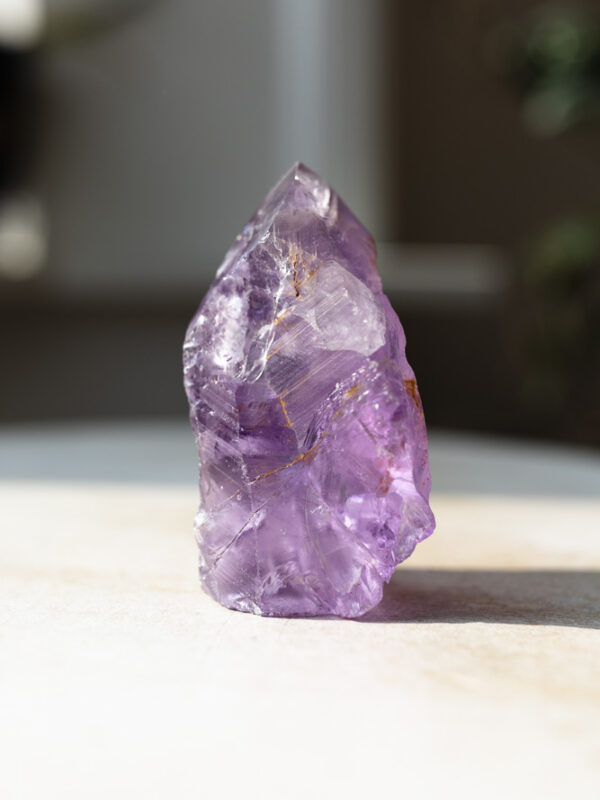 Ametyst spids – spirituel klarhed, indre ro og støtte til intuition og meditation og bedre søvn