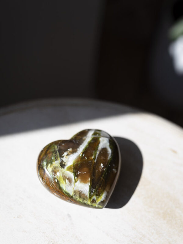 Grøn opal - blid støtte til hjertehealing og følelsesmæssig fornyelse