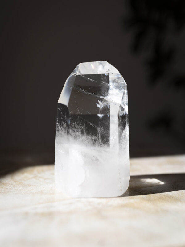 Bjergkrystal tårn - klar og ren energi til healing og forstærkning af intentioner