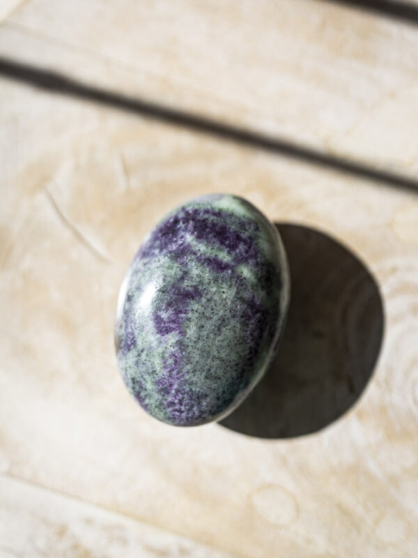 Kammererit palmstone #2