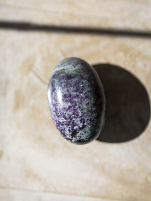 Kammererit palmstone #3