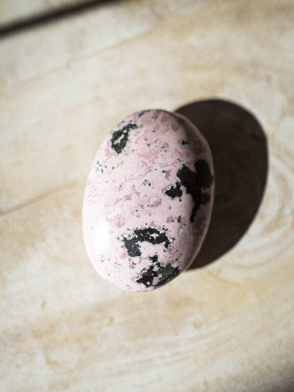 Rhodochrosit palmstone #2