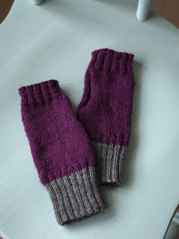 Hjemmestrikkede håndledsvarmere i 100% uld