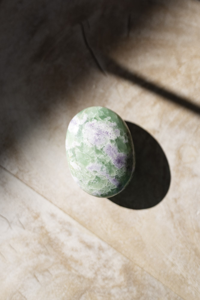 Bolivianit palmstone, en sjælden krystal, som skaber balance mellem sind og hjerte