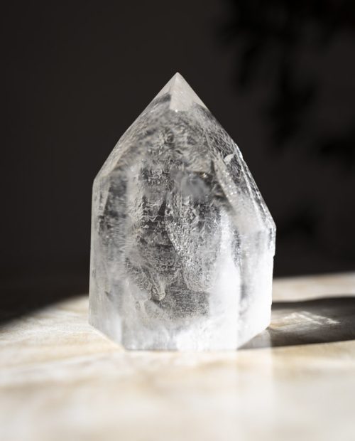 Bjergkrystal tårn - klar og ren energi til healing og forstærkning af intentioner